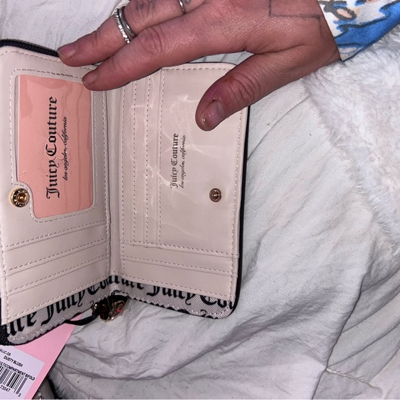 2 BNWT JUICY COUTURE WALLETS - Picture 2 of 8